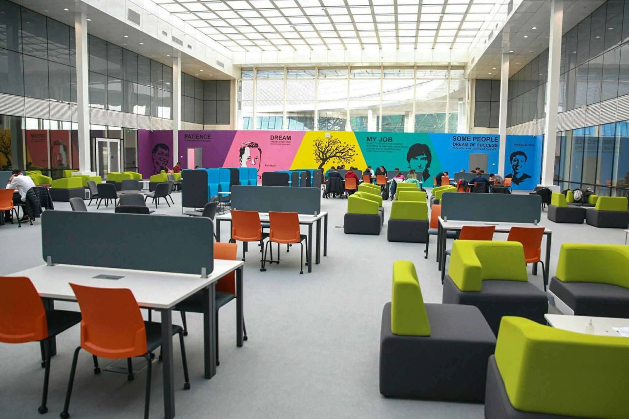 Коворкинг-зона для студентов в здании Astana IT University