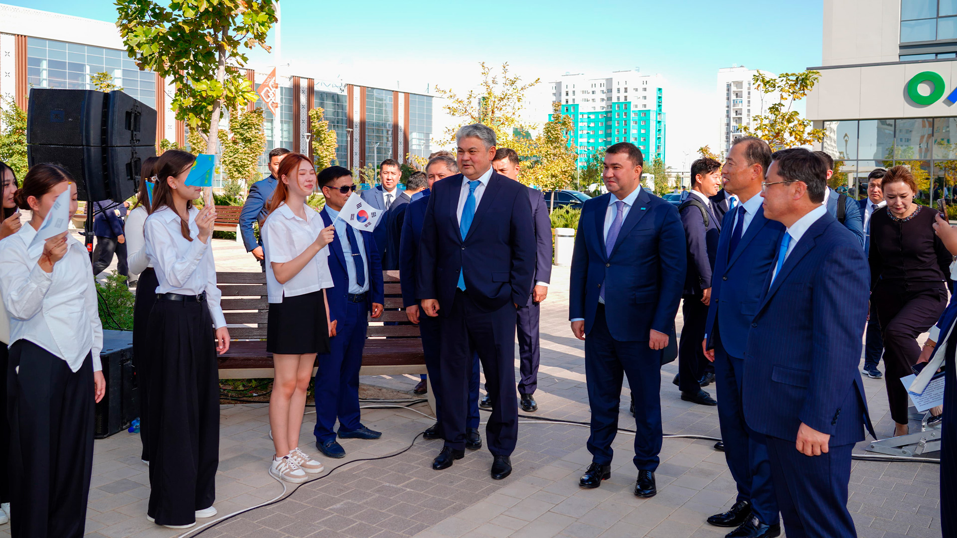 Кампус Woosong University Kazakhstan в Туркестане во время церемонии открытия, сентябрь 2025 года