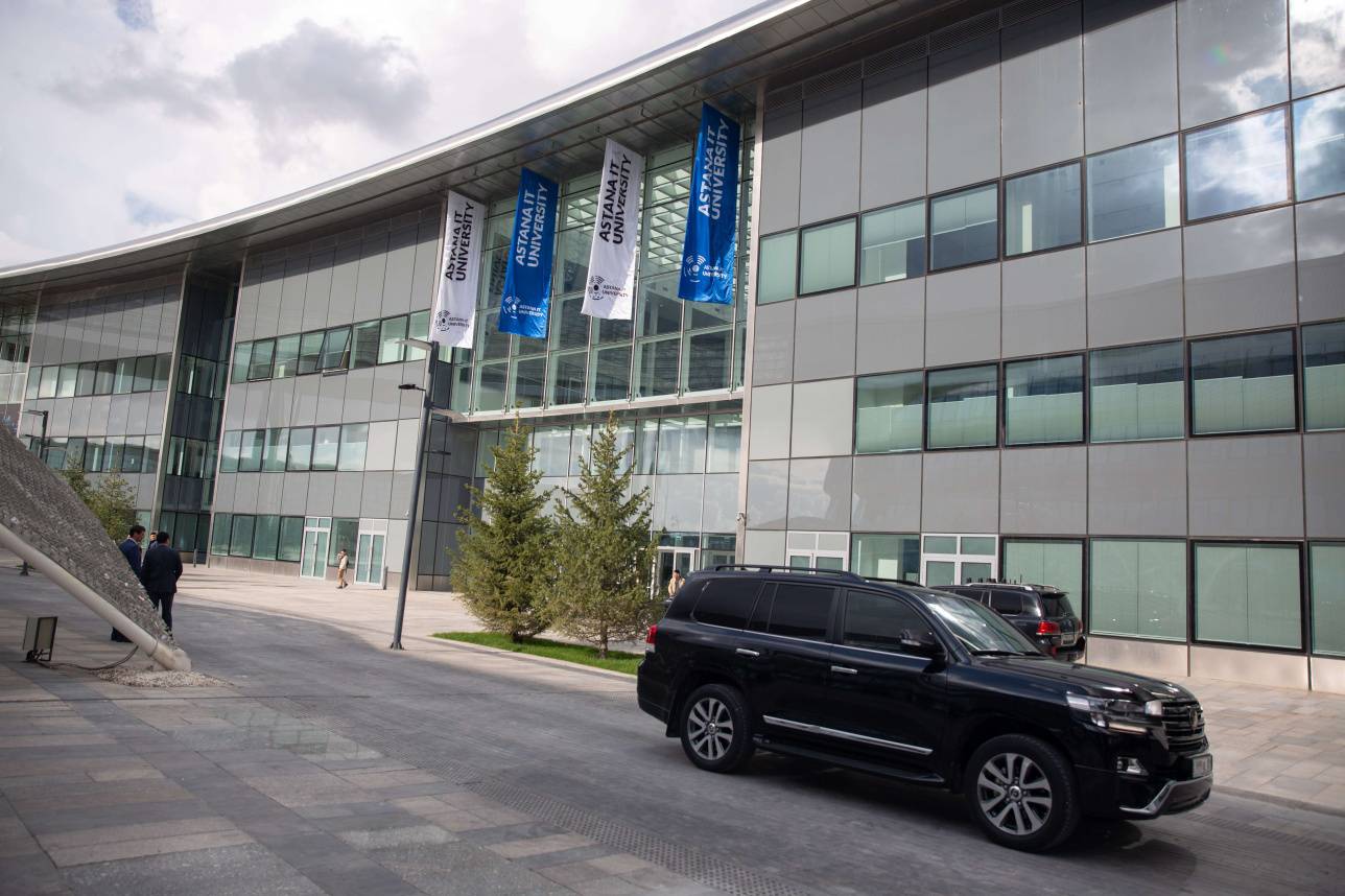 Вход в Astana IT University на территории ЭКСПО в Астане
