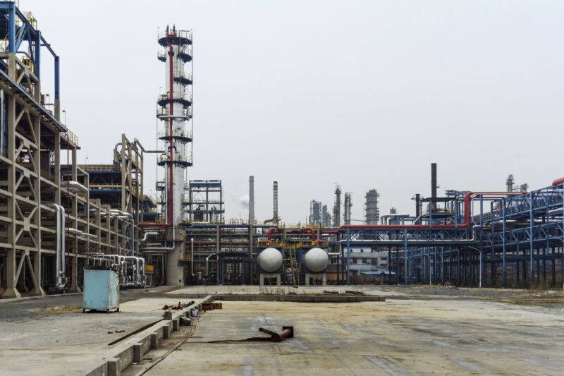 Трубопроводы и стальные конструкции нефтехимического завода
