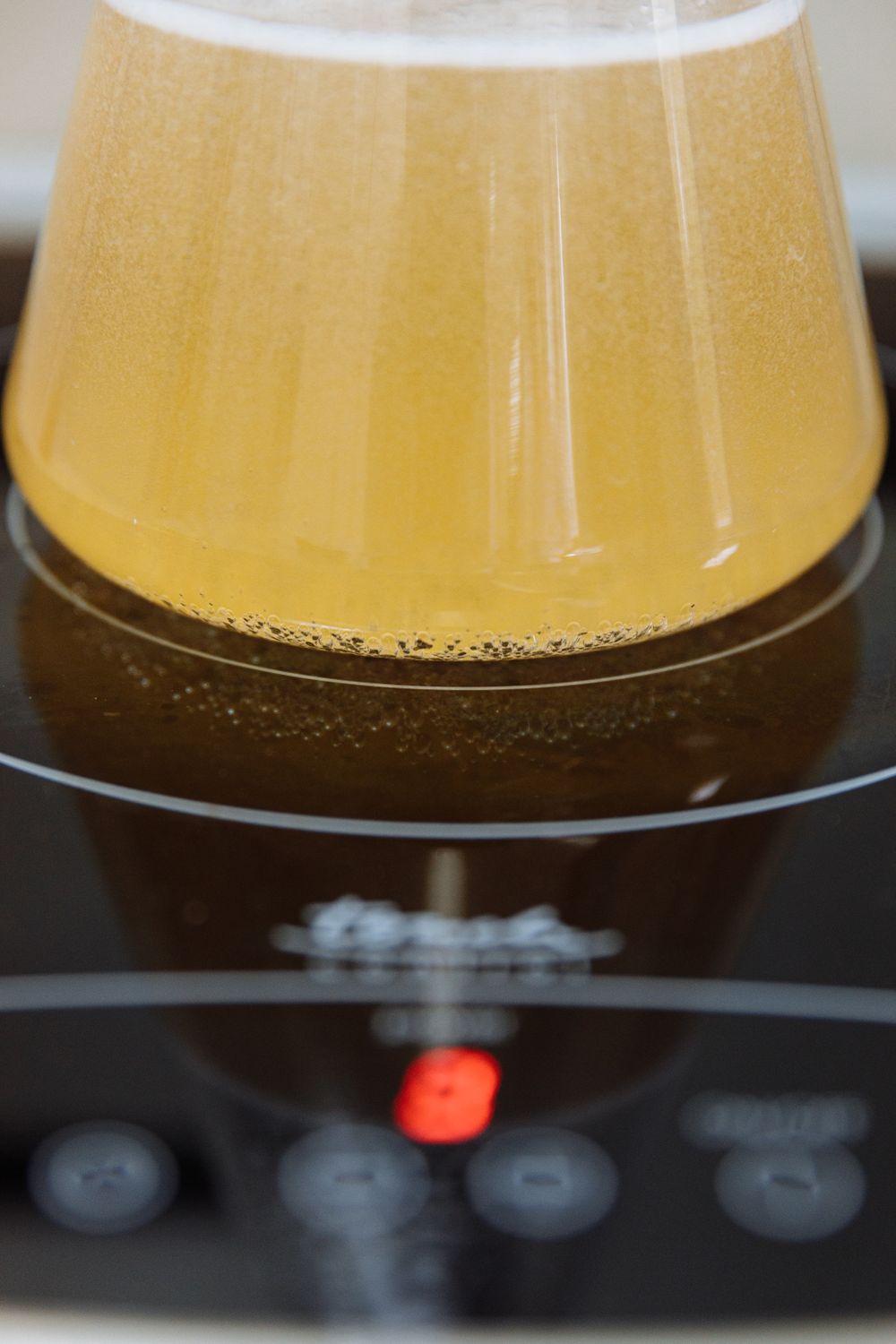 Пробная варка пива в лабораторной посуде на электроплитке