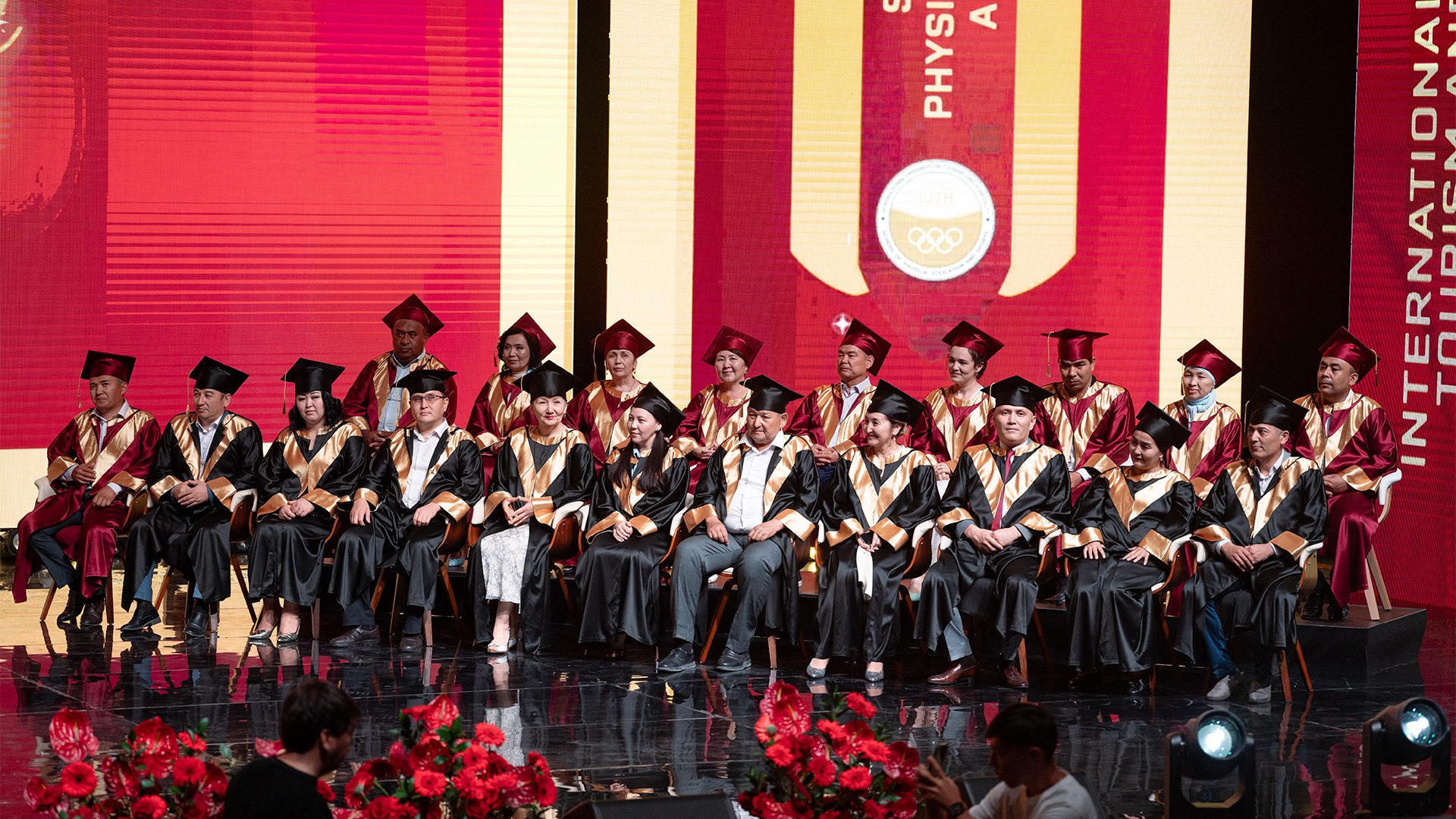 Выпускники Международного университета туризма и гостеприимства на IUTH Graduation Gala 2024