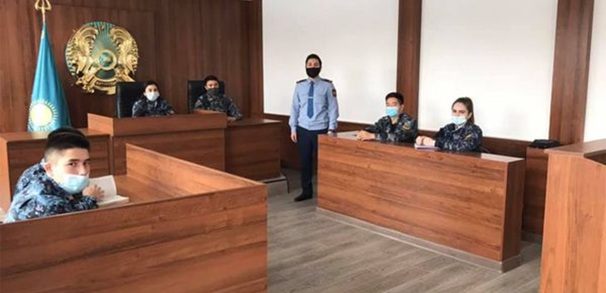 Учебный зал судебных заседаний в Карагандинской академии МВД: место состава суда