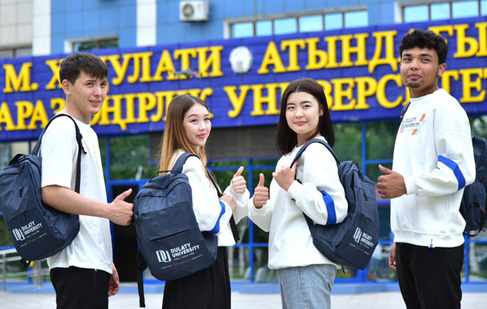 Студенты Университета Дулати в Таразе